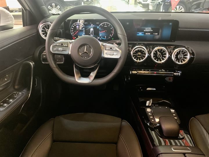 Фото 17 - Mercedes-Benz A-Class