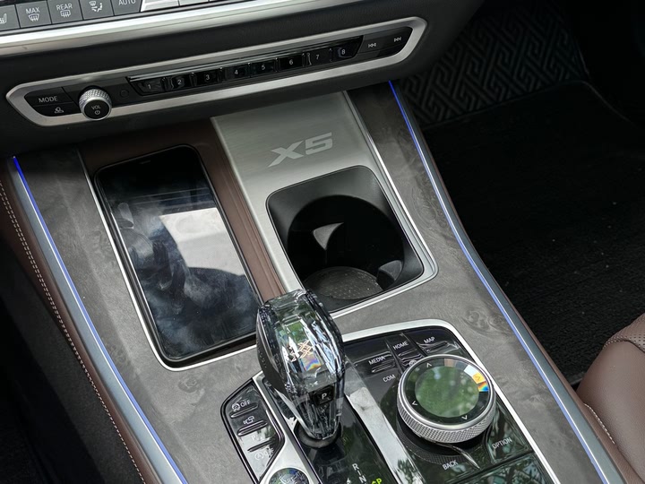 Фото 14 - BMW X5