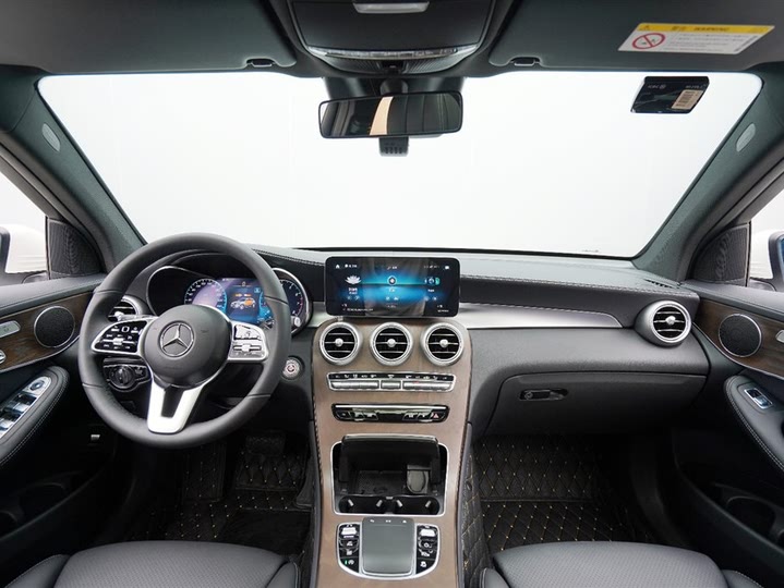 Фото 13 - Mercedes-Benz GLC-Class