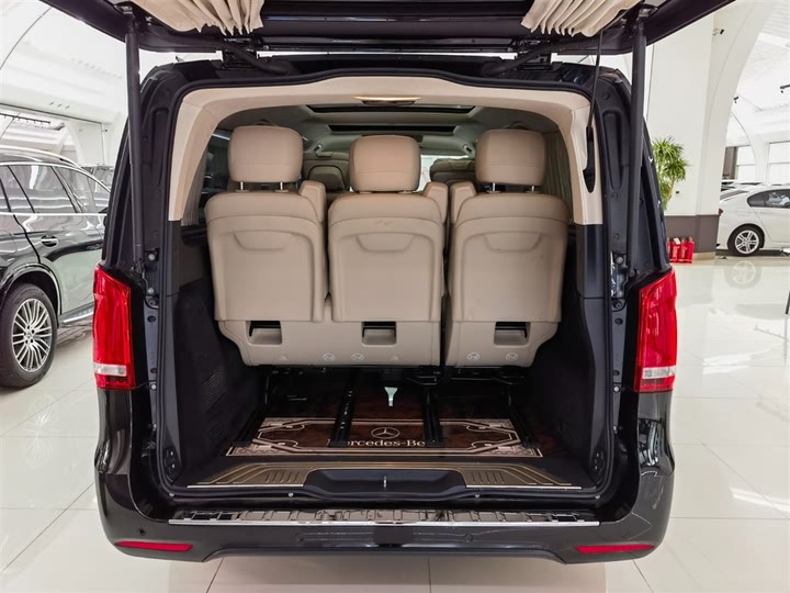 Фото 19 - Mercedes-Benz V-Class