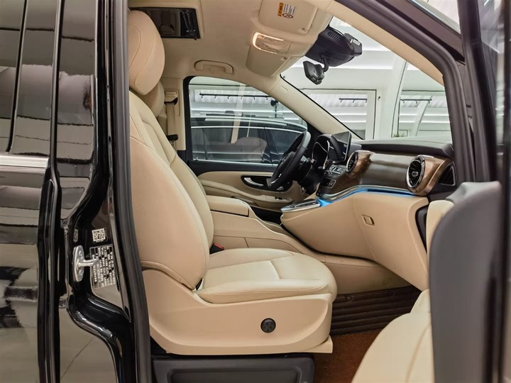 Фото 21 - Mercedes-Benz V-Class