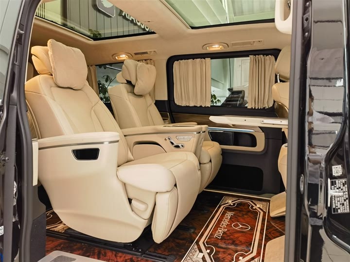 Фото 22 - Mercedes-Benz V-Class