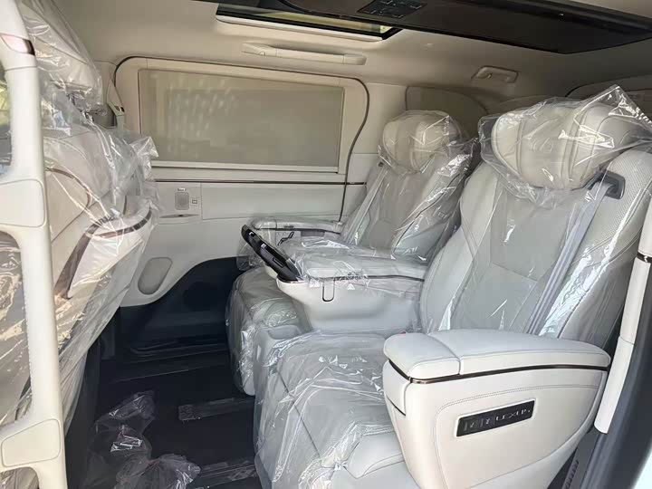 Фото 15 - Lexus LM