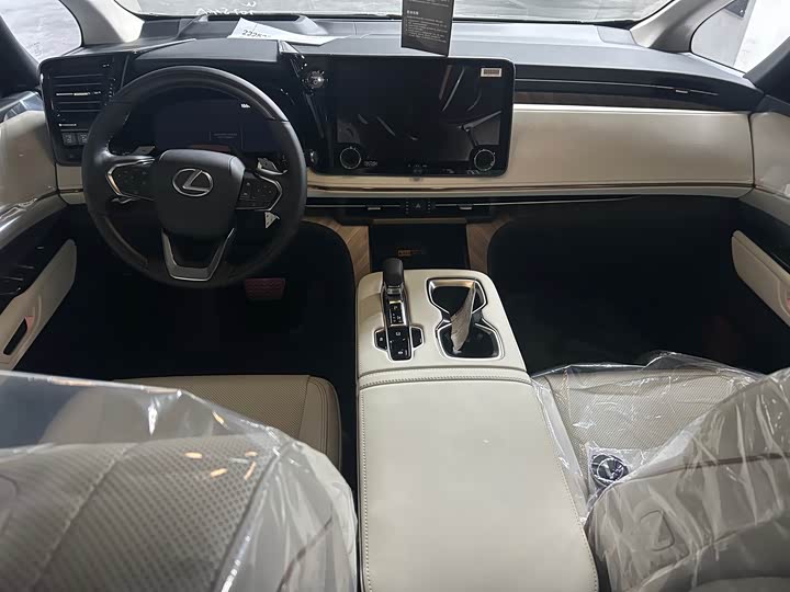 Фото 17 - Lexus LM