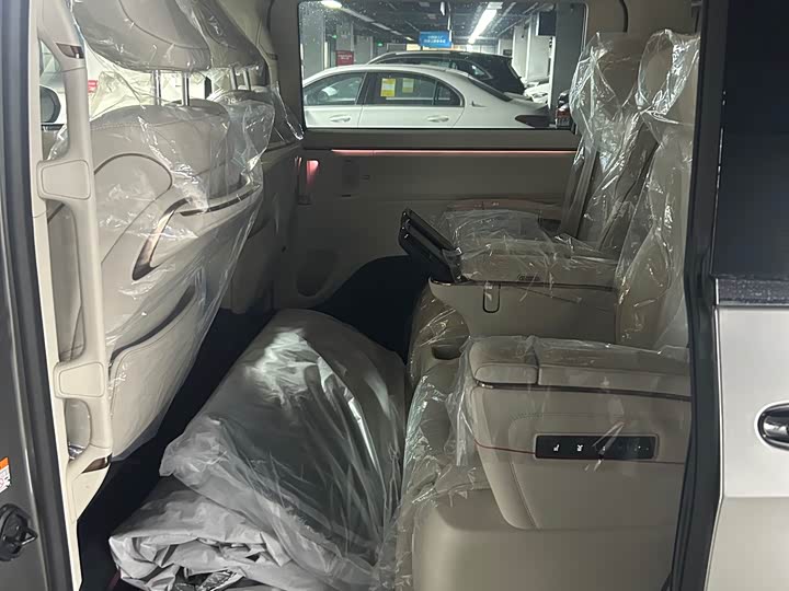 Фото 20 - Lexus LM