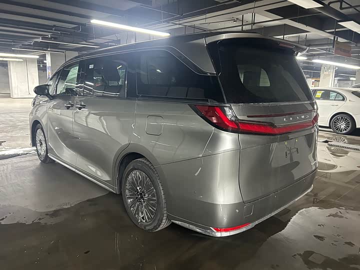 Фото 22 - Lexus LM