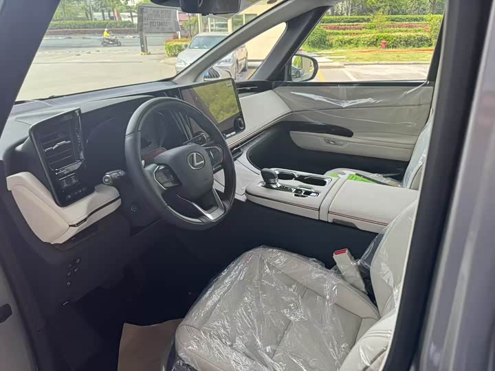 Фото 4 - Lexus LM