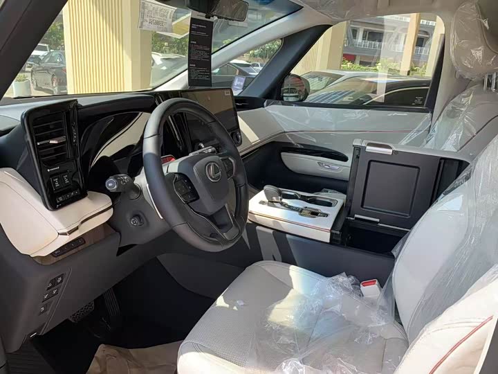 Фото 9 - Lexus LM