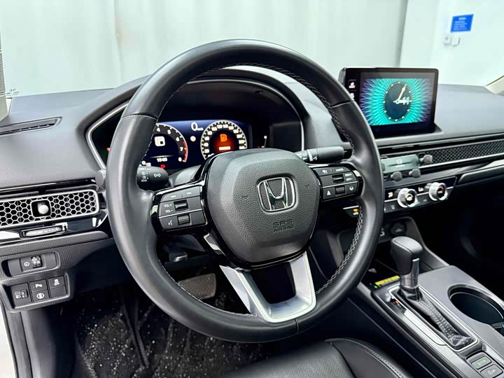 Фото 10 - Honda Civic