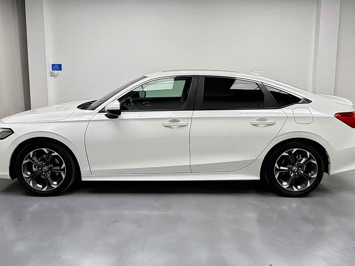 Фото 8 - Honda Civic