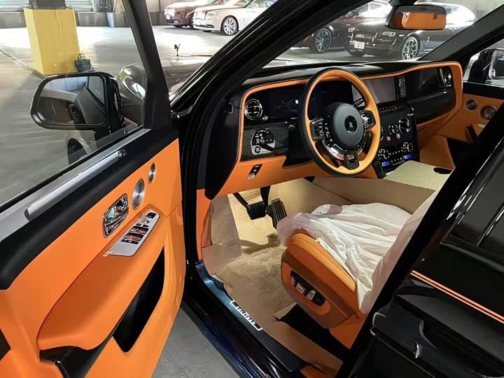 Фото 2 - Rolls-Royce Cullinan