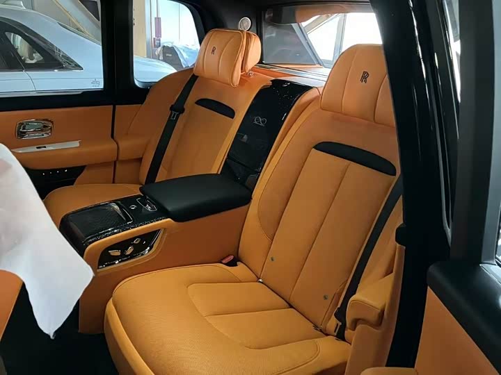 Фото 3 - Rolls-Royce Cullinan