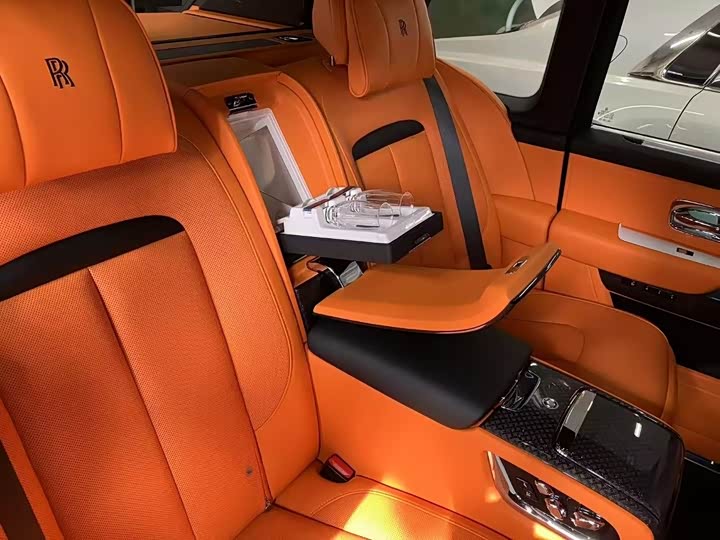 Фото 6 - Rolls-Royce Cullinan