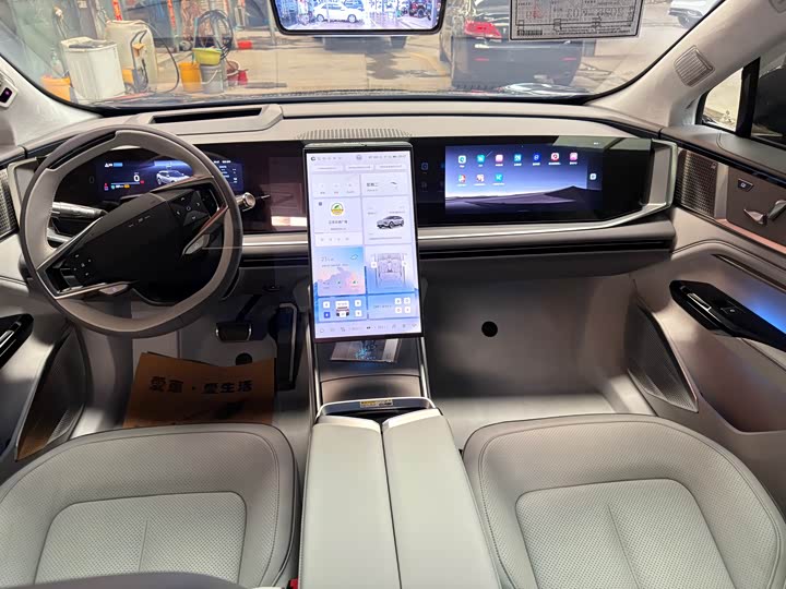 Фото 5 - HiPhi Y