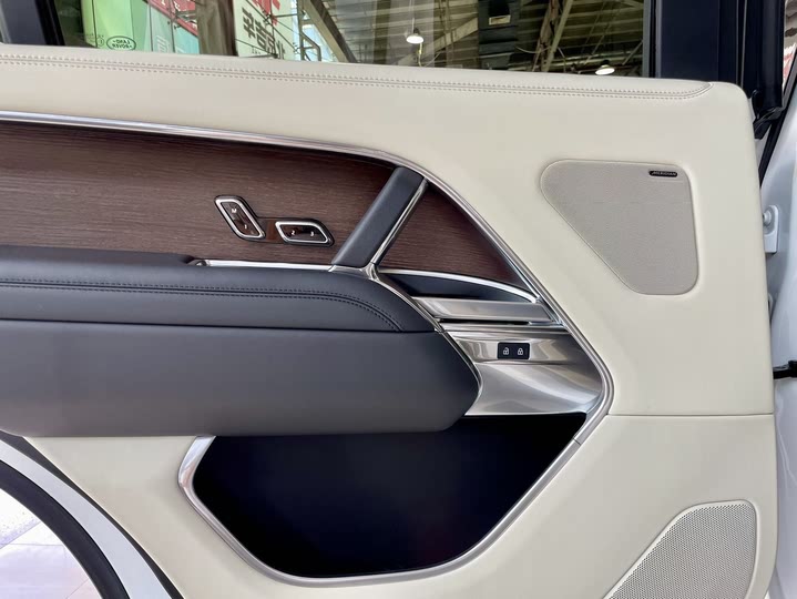 Фото 23 - Land Rover Range Rover