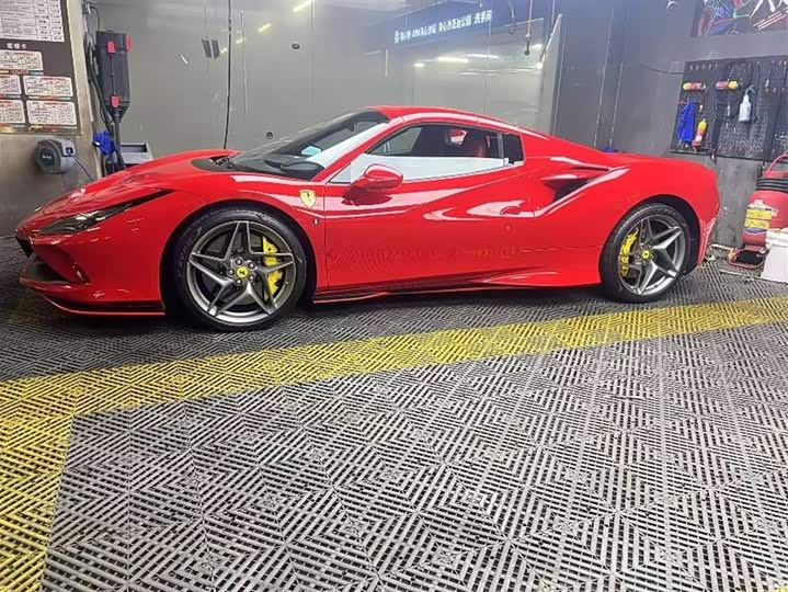 Фото 6 - Ferrari F8