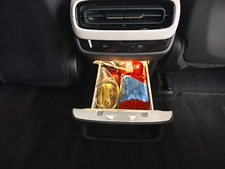 Фото 12 - Xiaomi SU7