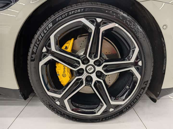 Фото 6 - Xiaomi SU7