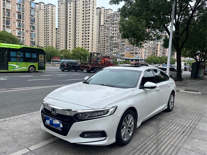 Фото 1 - Honda Accord