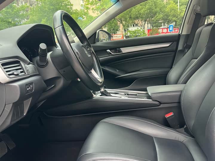 Фото 4 - Honda Accord