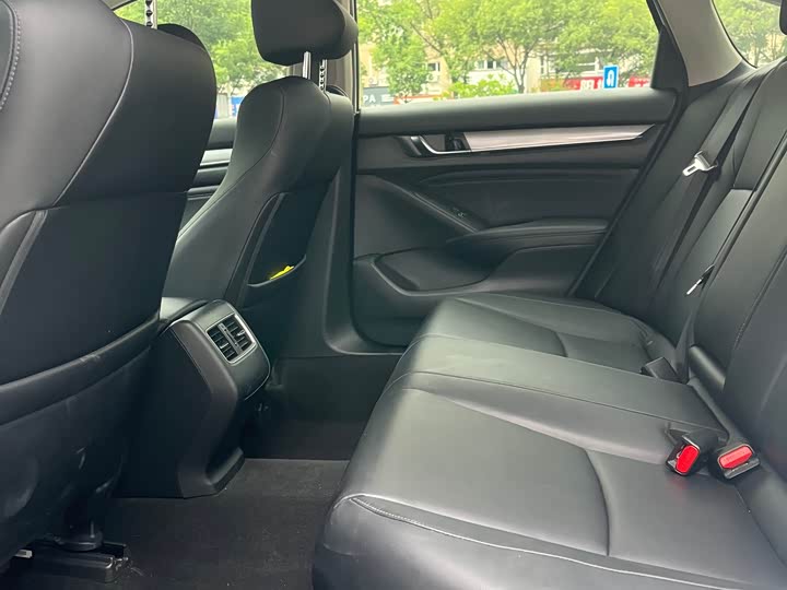 Фото 6 - Honda Accord