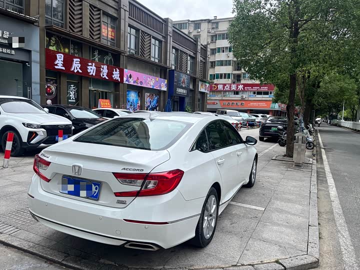 Фото 7 - Honda Accord