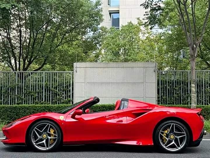 Фото 3 - Ferrari F8