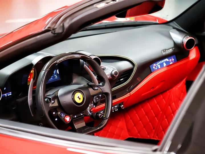 Фото 5 - Ferrari F8