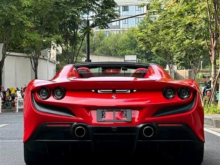 Фото 8 - Ferrari F8