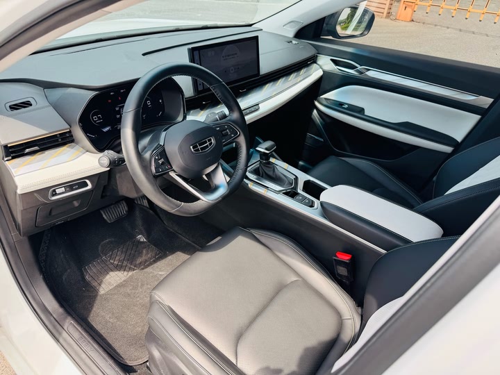 Фото 4 - Geely Emgrand L