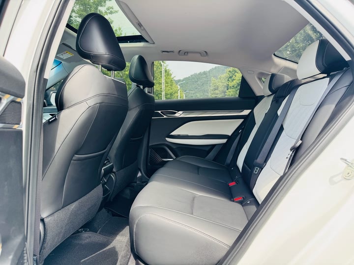 Фото 5 - Geely Emgrand L