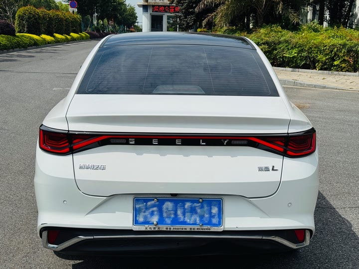 Фото 8 - Geely Emgrand L