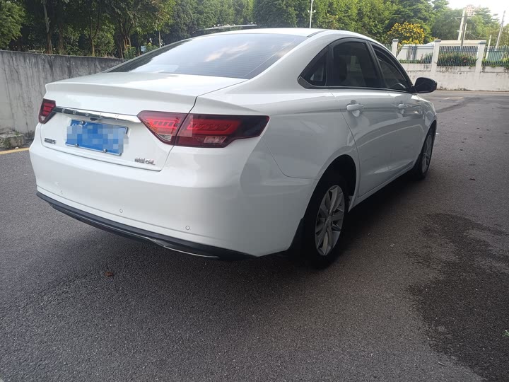 Фото 12 - Geely Emgrand GL