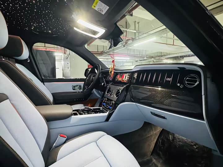 Фото 5 - Rolls-Royce Cullinan