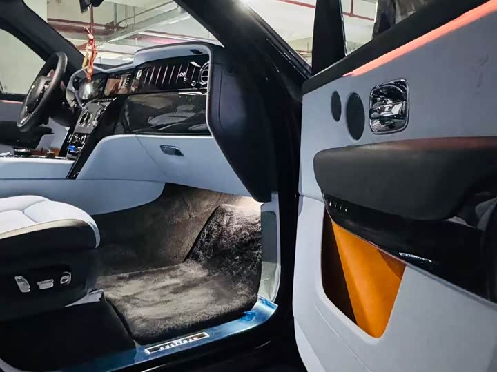 Фото 6 - Rolls-Royce Cullinan