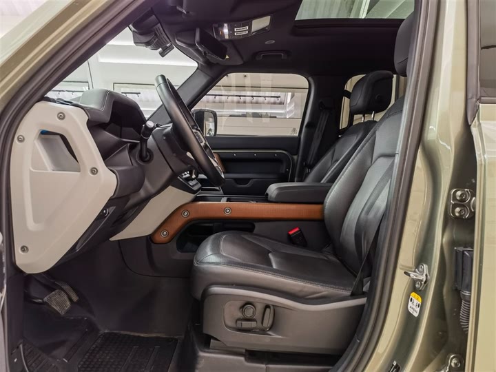 Фото 10 - Land Rover Defender