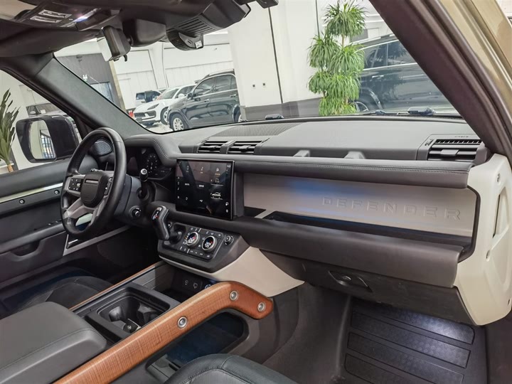 Фото 17 - Land Rover Defender