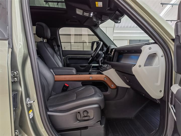 Фото 18 - Land Rover Defender