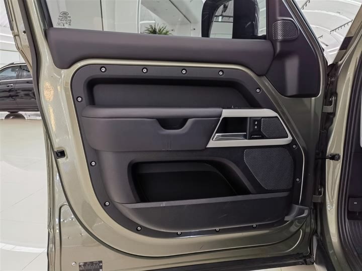 Фото 8 - Land Rover Defender