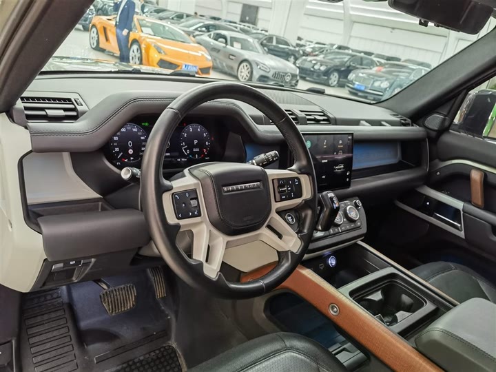 Фото 9 - Land Rover Defender