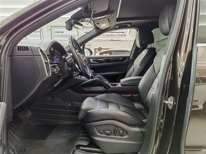 Фото 10 - Porsche Cayenne