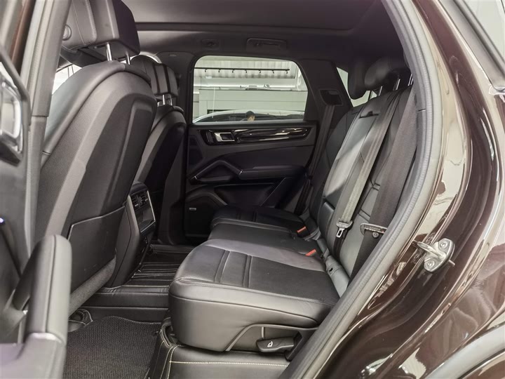 Фото 11 - Porsche Cayenne