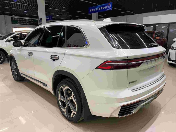 Фото 6 - Geely Monjaro