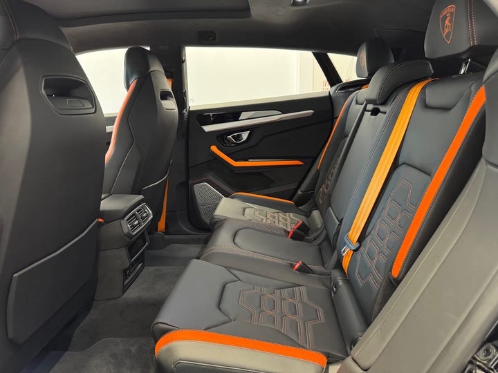 Фото 10 - Lamborghini Urus SE