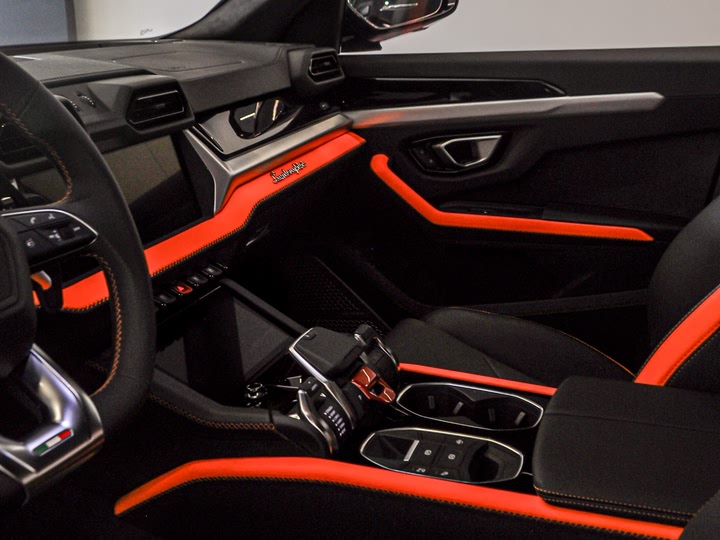 Фото 12 - Lamborghini Urus SE