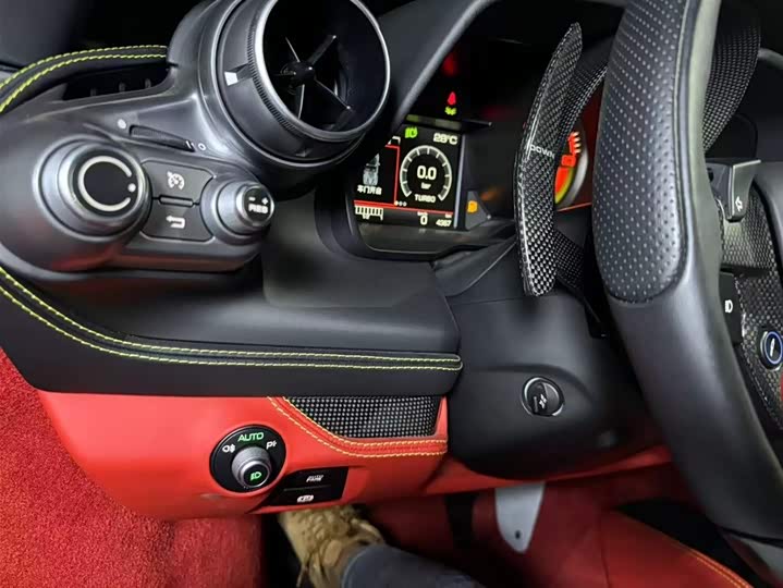 Фото 12 - Ferrari F8