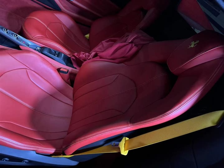 Фото 13 - Ferrari F8