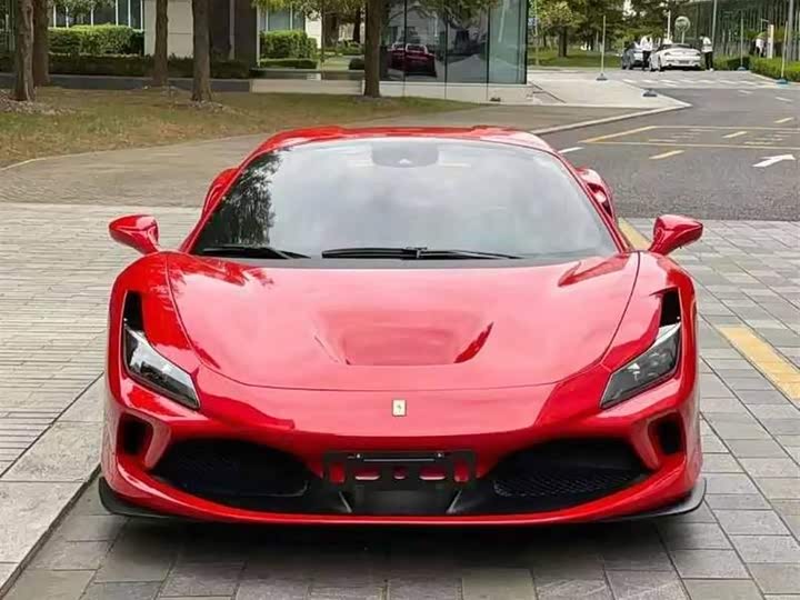 Фото 3 - Ferrari F8