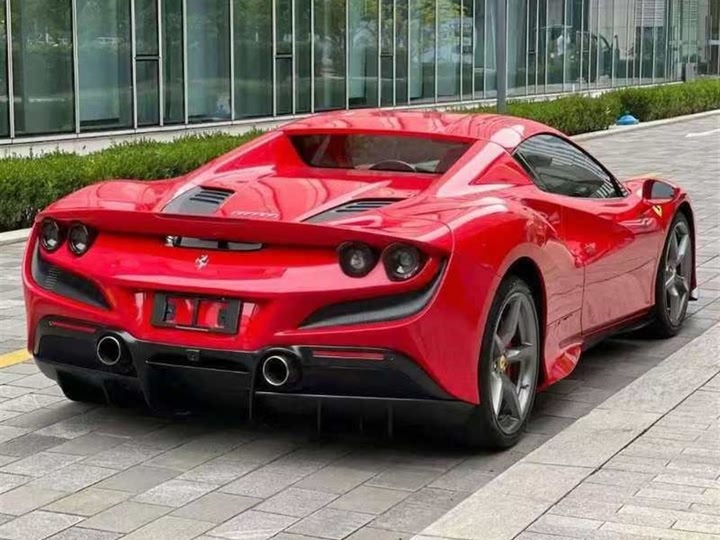 Фото 4 - Ferrari F8