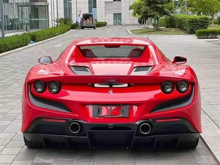 Фото 5 - Ferrari F8